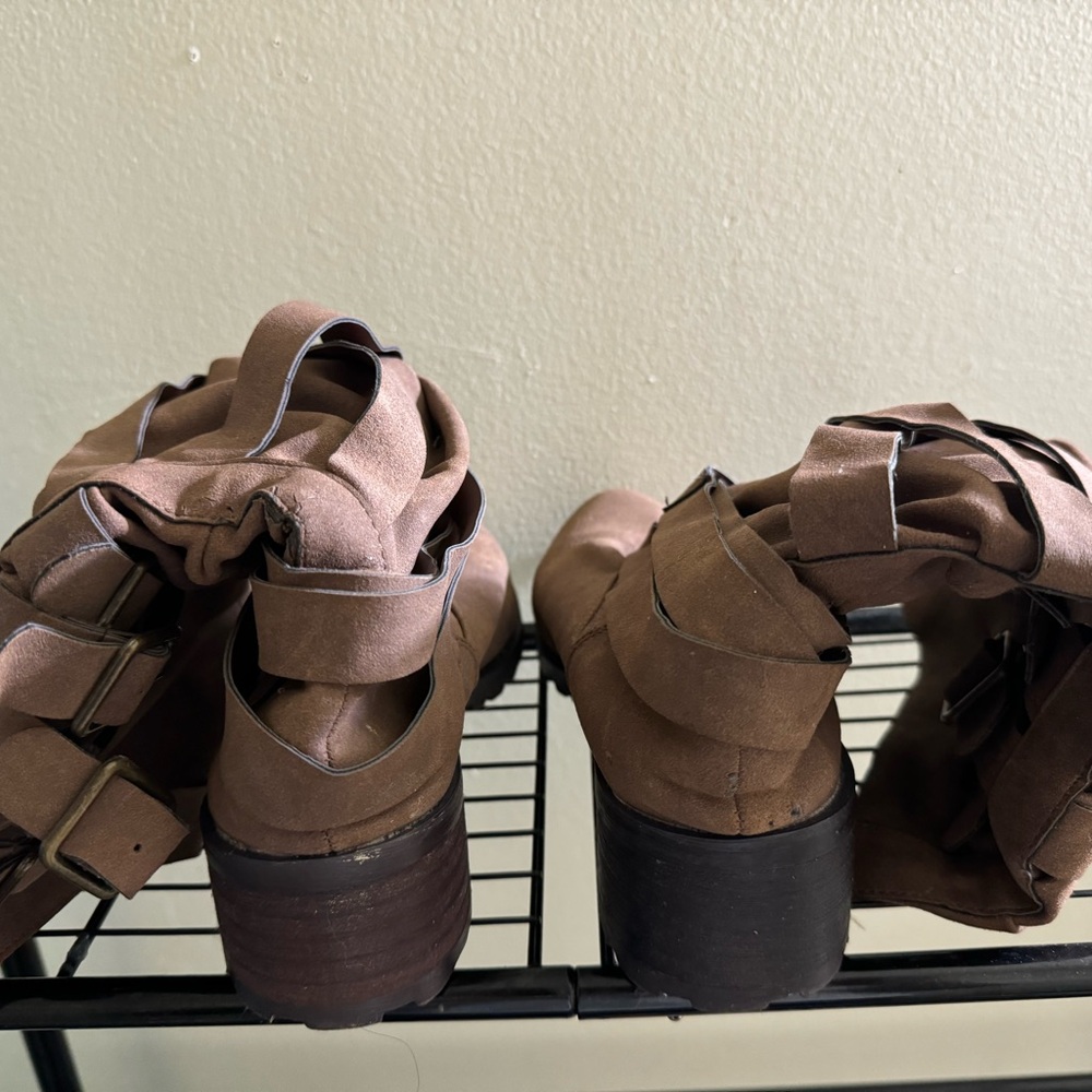 WOMENS BOOTS SIZE 9 WOMENS